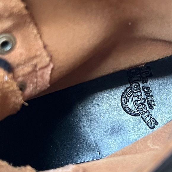 DR Marten's LEONA WOMEN'S VINTAGE SMOOTH LEATHER HEELED BOOTS Size 6 WM - Picture 15 of 15